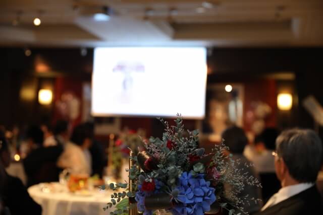 心に残るオープニングムービーの役割と意味を知る